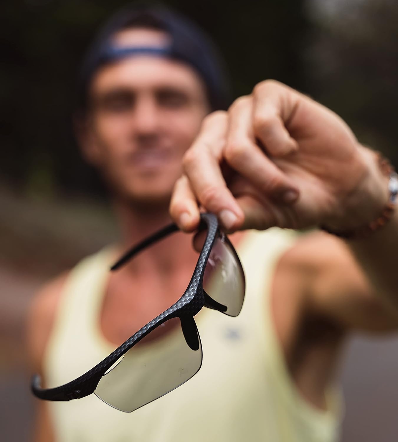 Tifosi Vero Sport Sunglasses Unisex – Ideal For Baseball, Cricket, Cycling, Golf, Hiking, Running, Tennis & Pickleball(Carbon (Light Night Fototec))