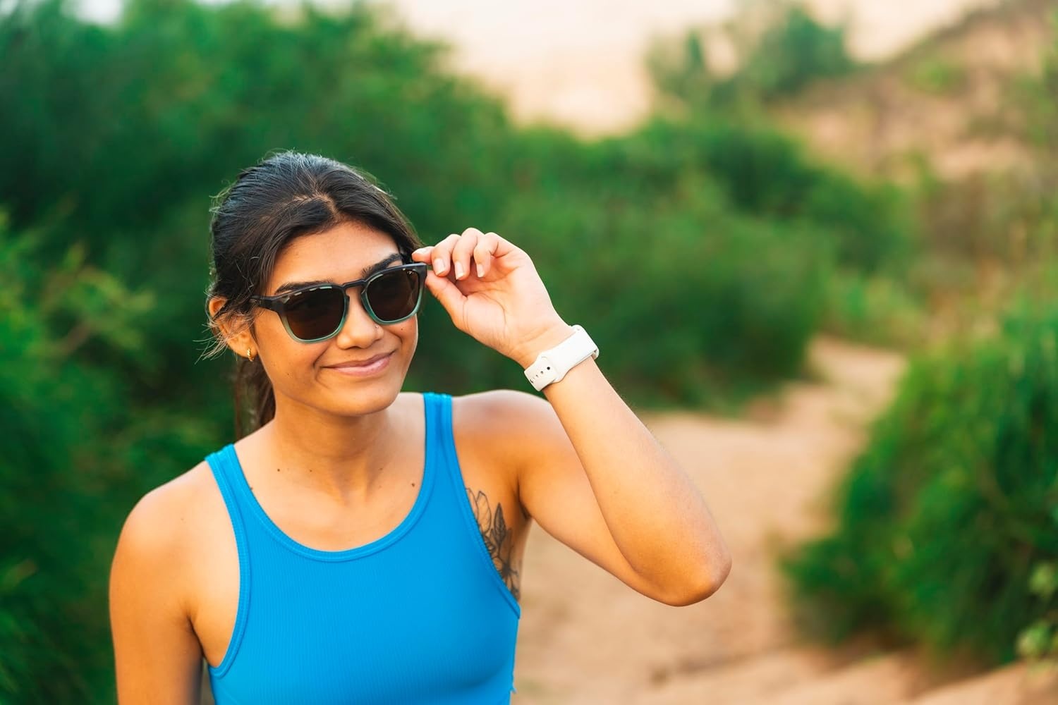 Tifosi Smirk Womens Sunglasses & Mens Glasses – Tangle Free. Ideal For Running, Beach Lifestyle, Golf, Hiking and Pickleball(Matte Blue Tortoise  Brown)