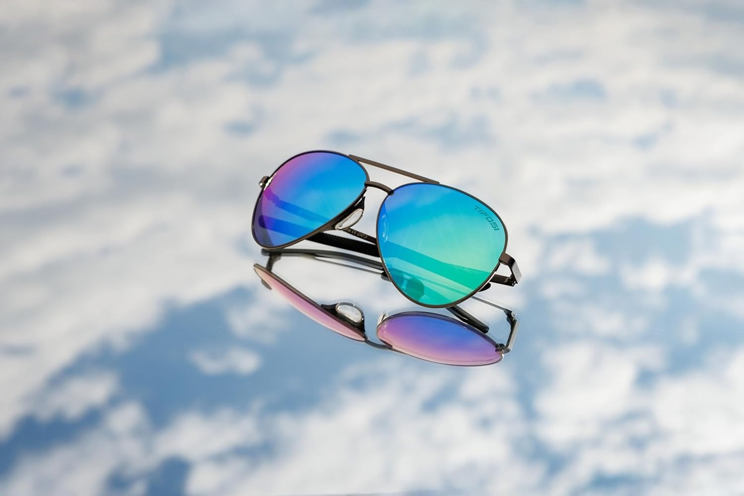 Tifosi Shwae Tangle Free Aviator Sunglasses For Men & Women – Ideal For Flying, Golf, Hiking and Running(Graphite (Smoke Green Lens))