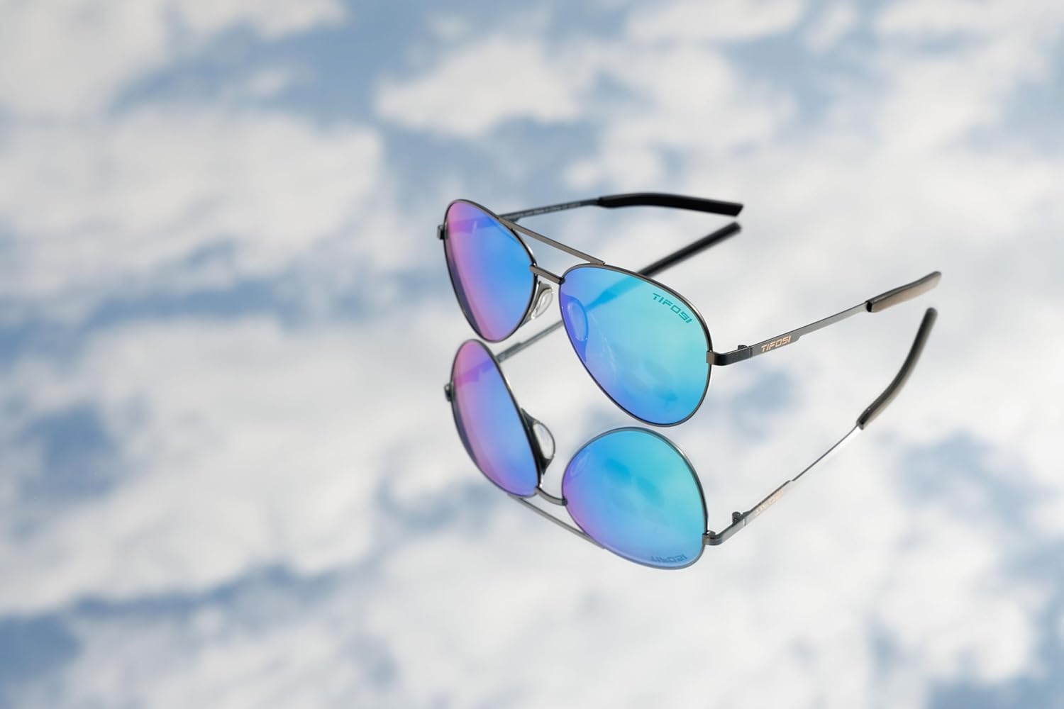 Tifosi Shwae Tangle Free Aviator Sunglasses For Men & Women – Ideal For Flying, Golf, Hiking and Running(Graphite (Smoke Green Lens))