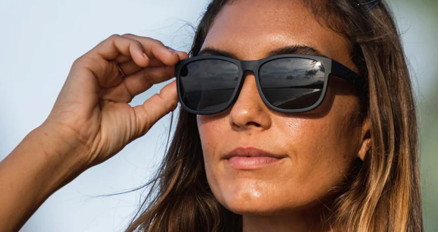 Tifosi Swank Sport Sunglasses – Tangle Free – Ideal For Cycling, Golf, Hiking, Pickleball, Running and Great Lifestyle Look(Blackout/Smoke Lens)